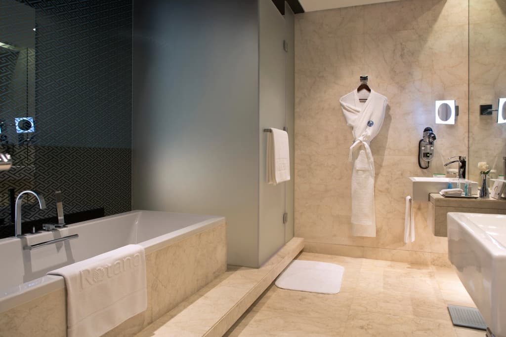 Al Ain Rotana Hotel - photo 11