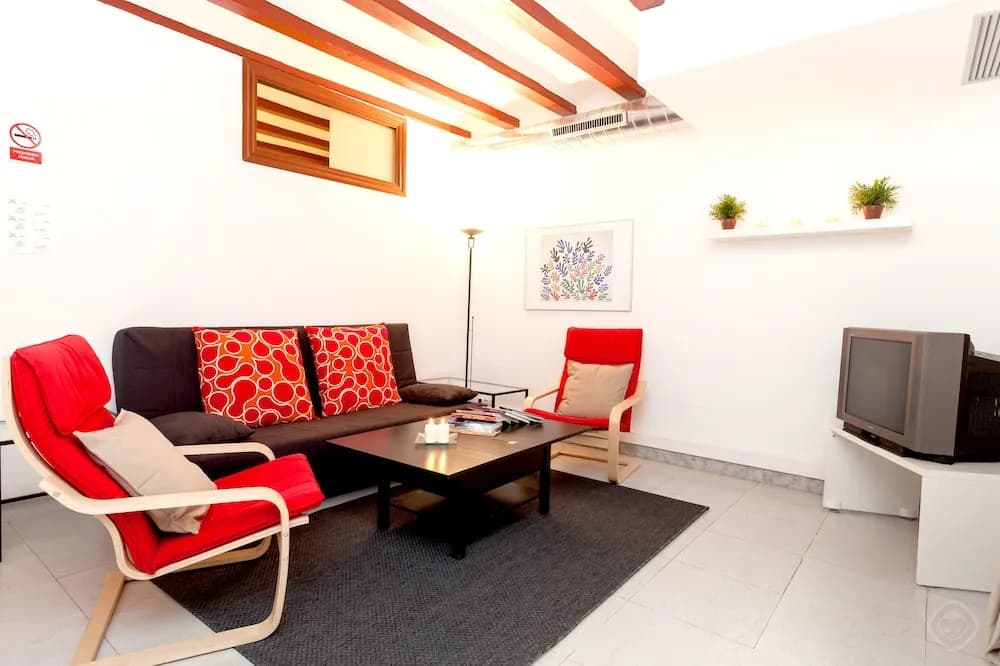 Rentbcn Gaudi Apartments - photo 3