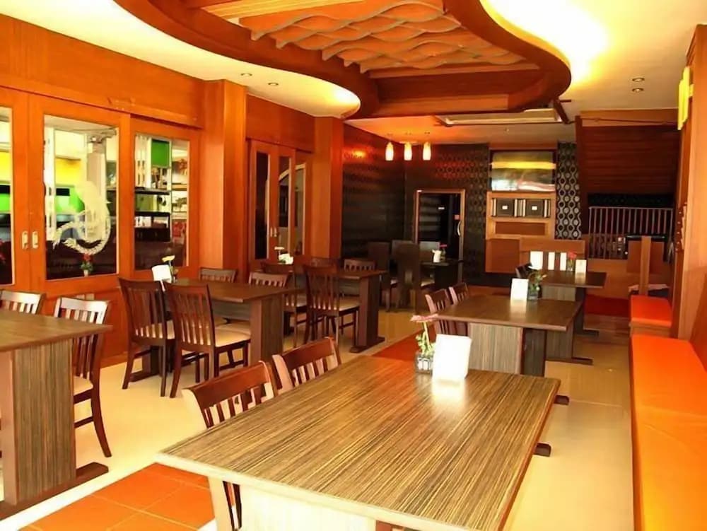 Triple Rund Place Hotel - photo 16