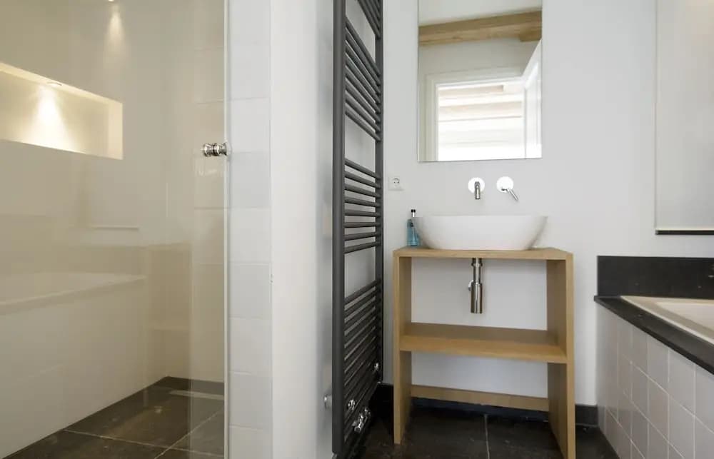 Modern & Luxurious 2 Bedroom Apartment - photo 8