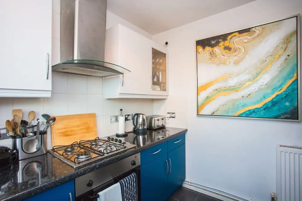 Quirky Urban Flat with Impressive Panoramic Views - photo 17