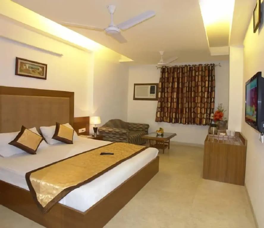 Hotel Apra Deluxe - photo 4
