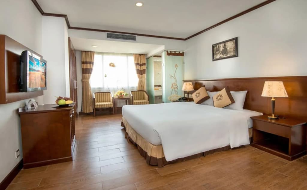 May De Ville Corner Hotel - photo 4