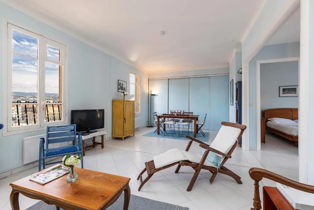 Extraordinary View on Port and Castle Hill - 1 Bdr & Parking - photo 6