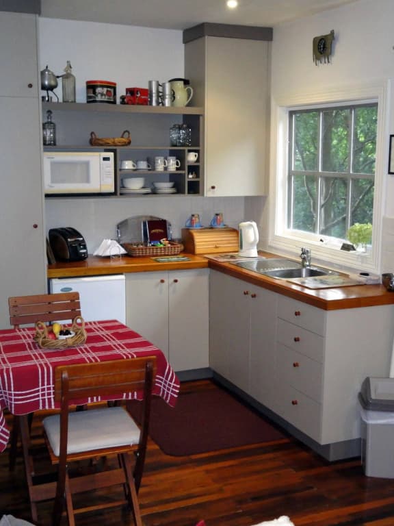 Stones Throw Cottage Bed & Breakfast - photo 8