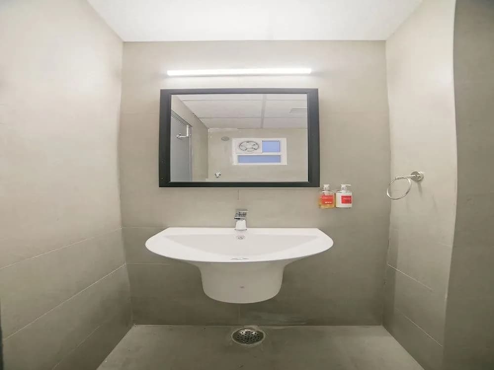 Oyo Townhouse 082 Chander Nagar Janakpuri - photo 8