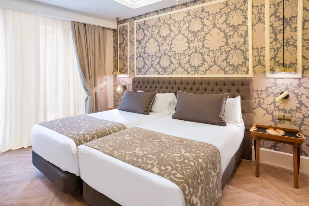 Catalonia Las Cortes Hotel - photo 3