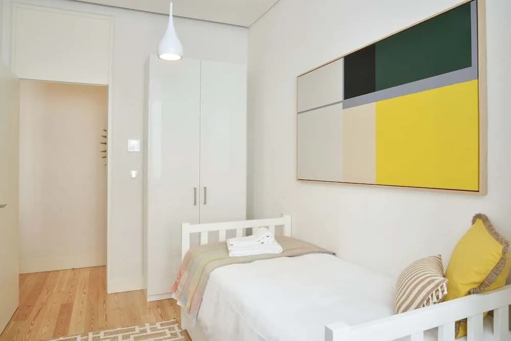 Trendy Chic Apartment - photo 4