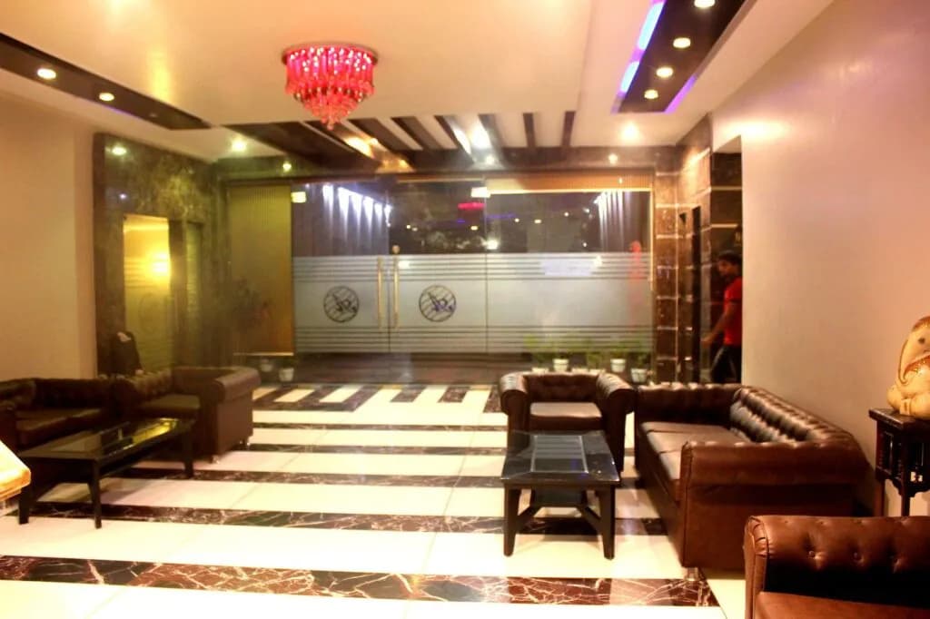 Hotel Aman Deluxe - photo 2