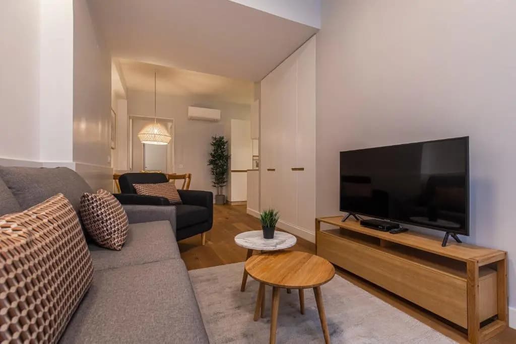 Upscale & Modern 2BDR Apartment - photo 3