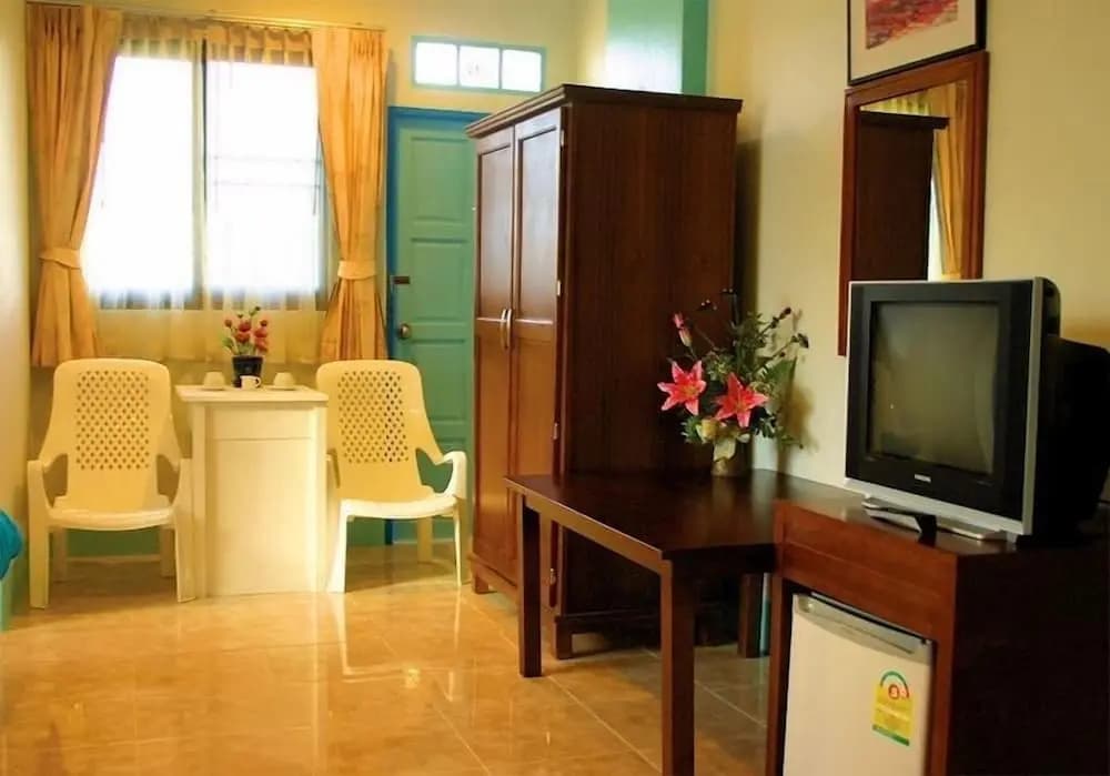 J Guesthouse - photo 2