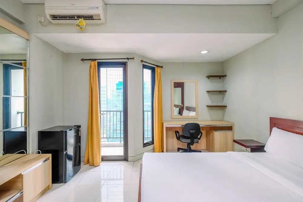 Spacious And Comfy Studio At Tamansari Sudirman Apartment - photo 4