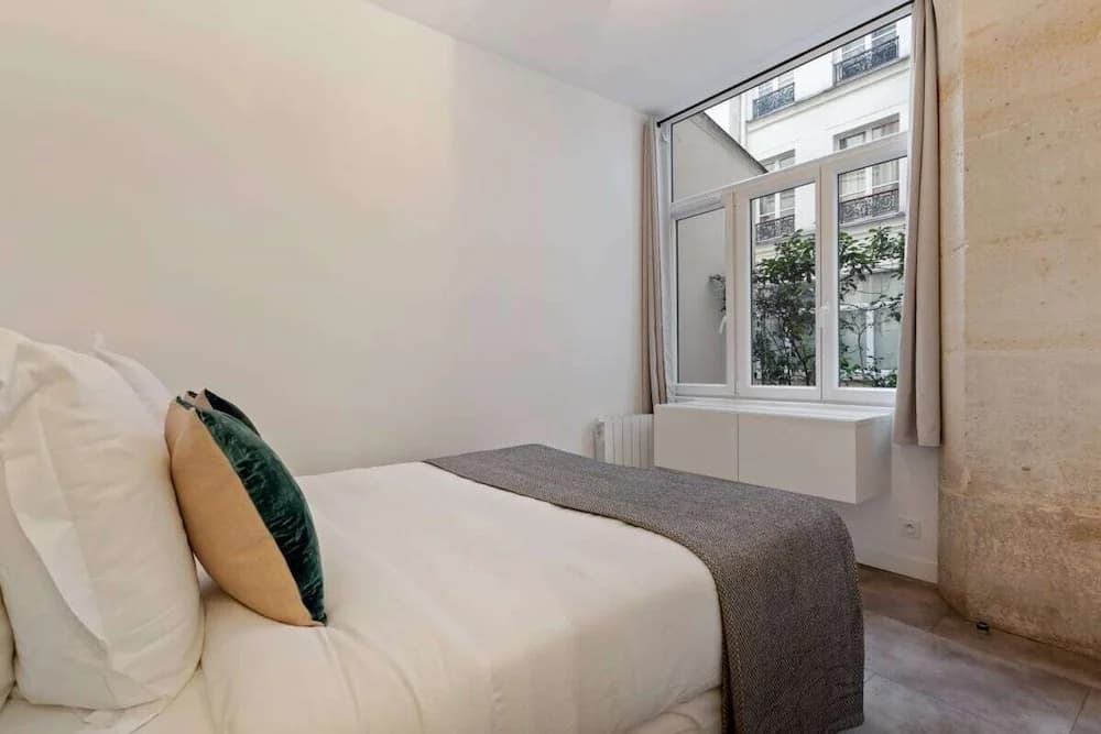Contemporary & Comfortable 2 Bedroom Apartment in Paris - photo 2