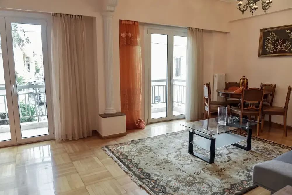 Cozy & Spacious Apartment in Central - photo 2