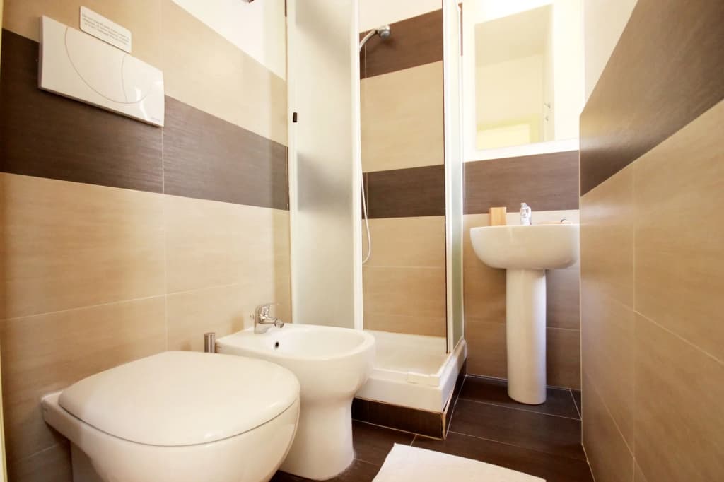 The Beehive Hostel - photo 9