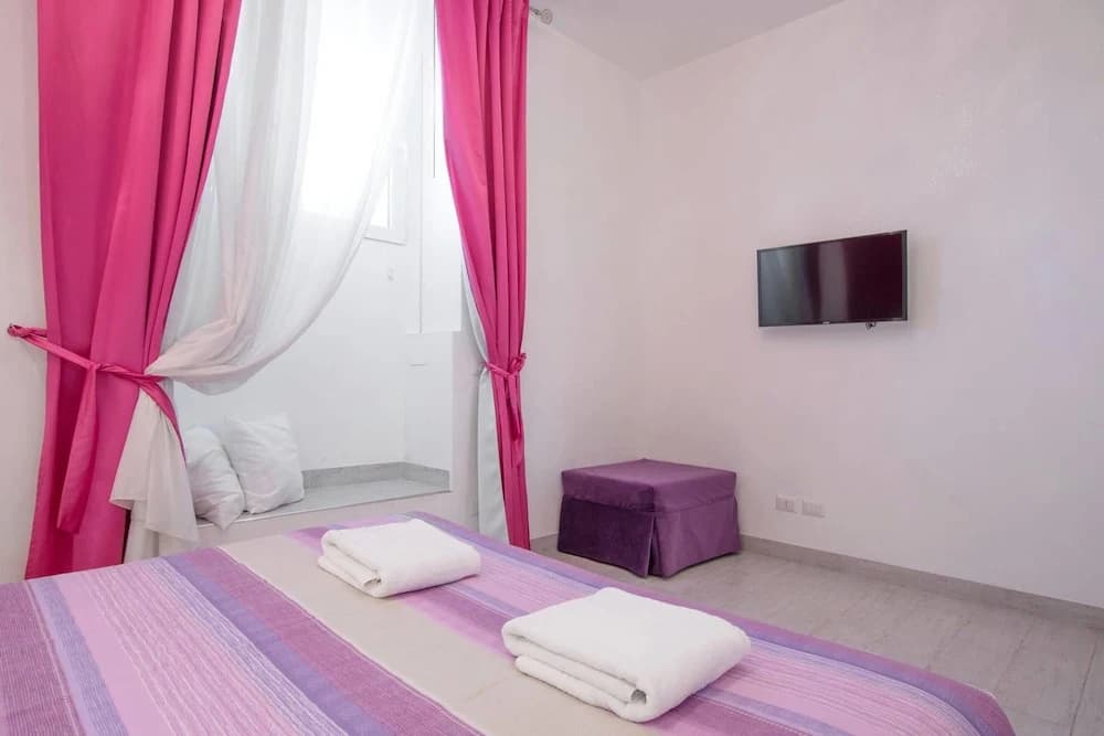 Violet Vatican Apartment - photo 6