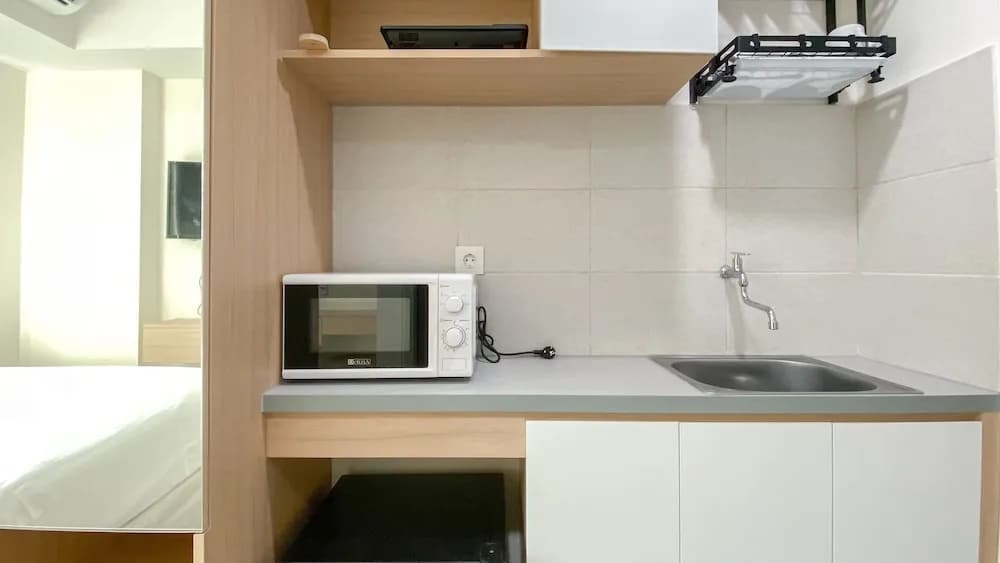 Cozy And Simply Studio Room At Osaka Riverview Pik 2 Apartment - photo 8