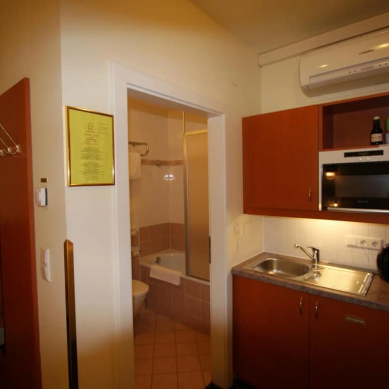SUITE HOTEL 900m ZUR OPER - photo 18