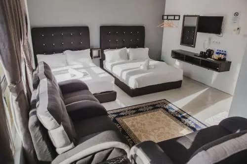 Phoenix Hotel - photo 1