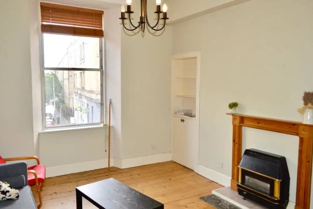 Bright & Spacious 1BD Apartment in Edinburgh - photo 3