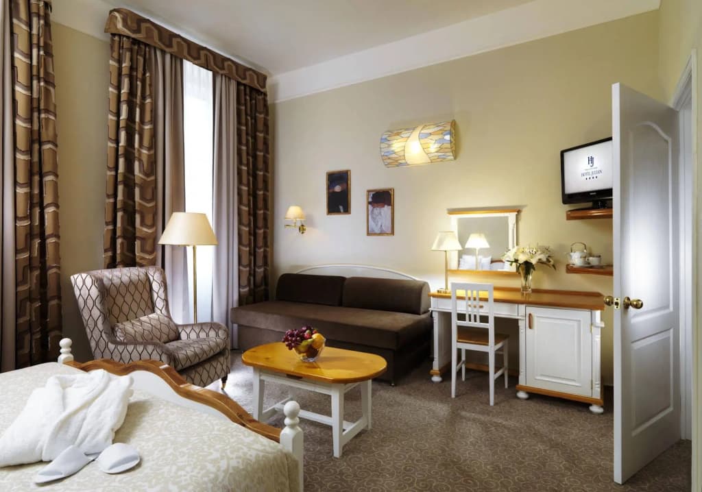 Hotel Julian - photo 7