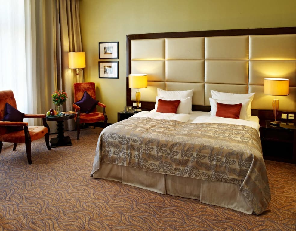 Hotel Kings Court - photo 4