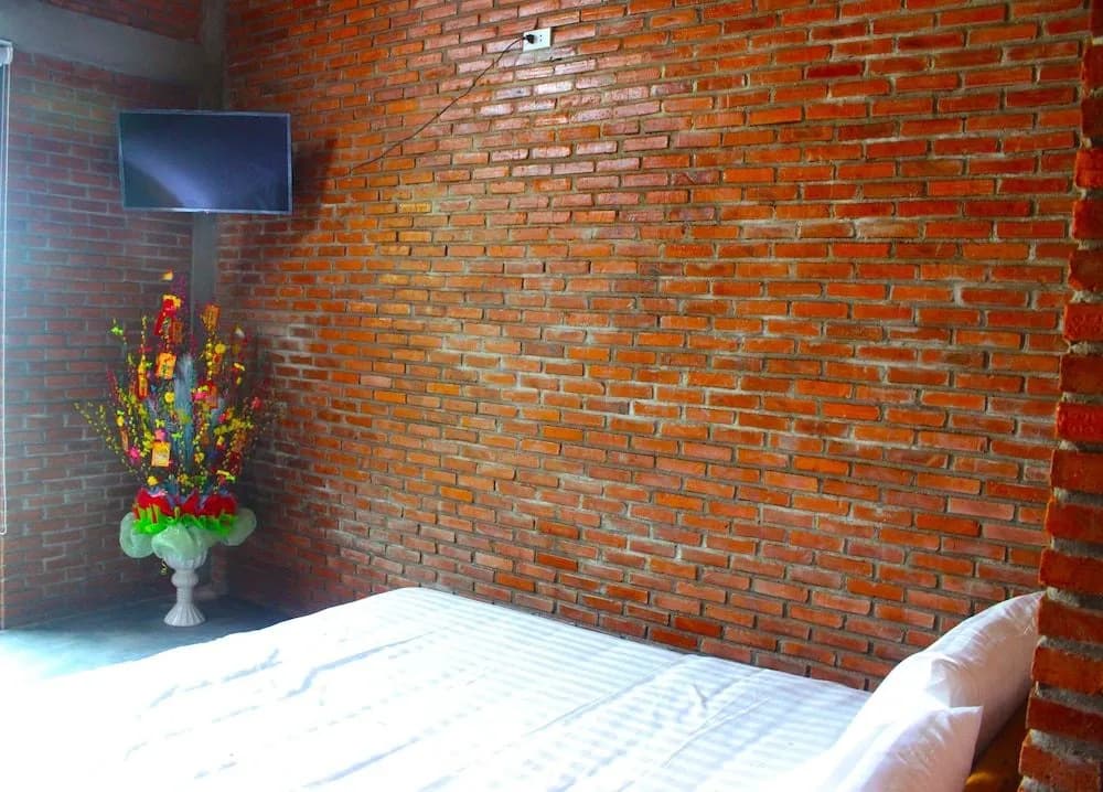 Ba's Garden Beachside Homestay - photo 2