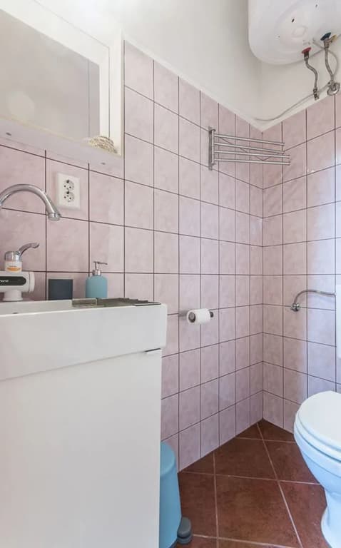 Curry Apartments - photo 7