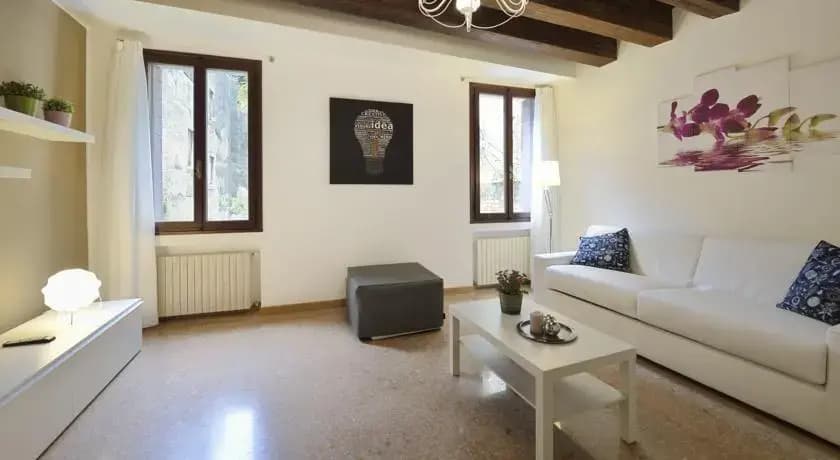 Madame V Apartments - photo 2