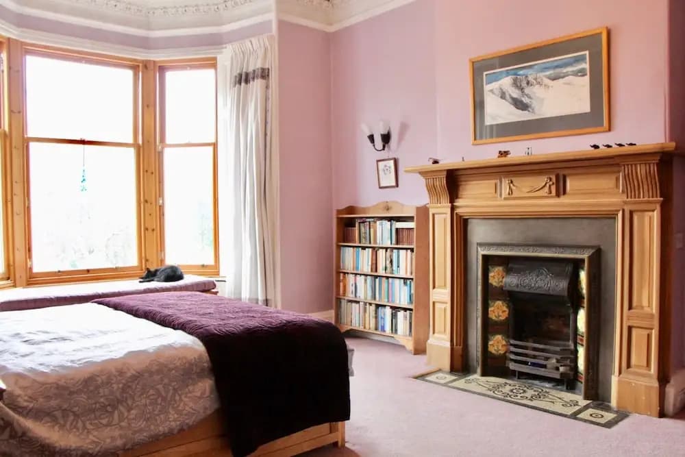 Large Victorian Town House - photo 2