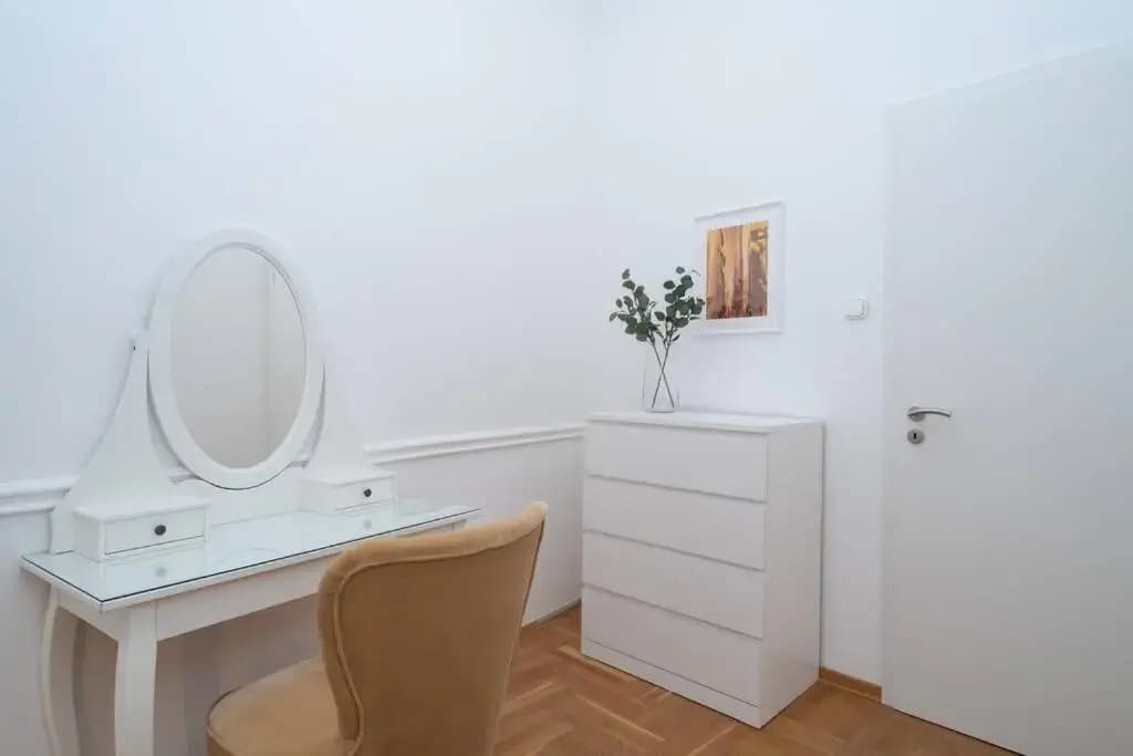 BEST located, 150 m2 5 bedrooms apt., - photo 1