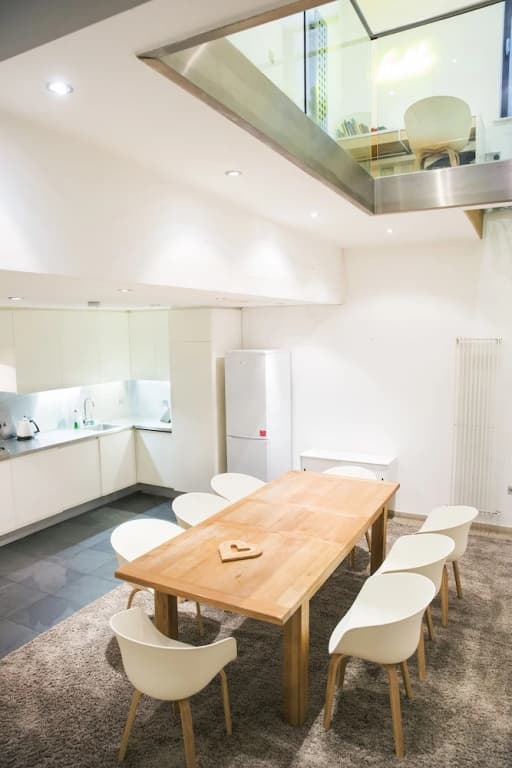The Holborn Lights - Modern 3BDR Home with Rooftop Terrace & Garage - photo 21