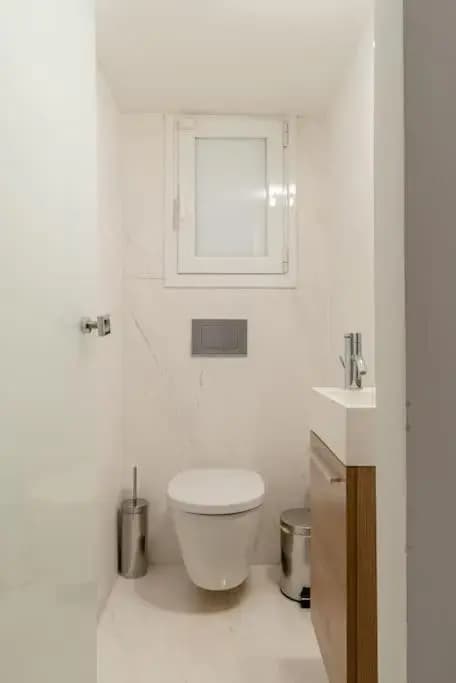 Elegant 2BD Evelpidon Apartment - photo 8