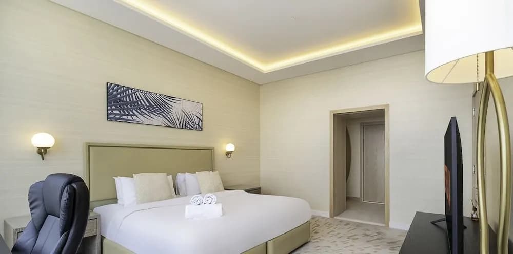 LUX Iconic Views at Palm Tower Suite 2 - photo 5