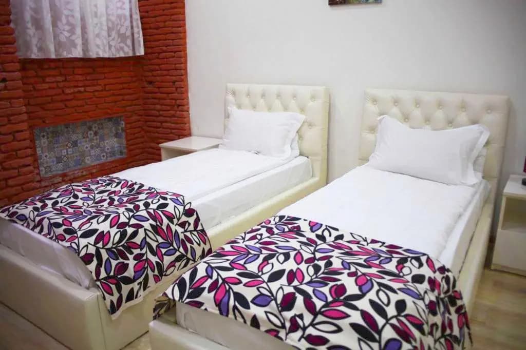 3 Rooms Hotel - photo 2