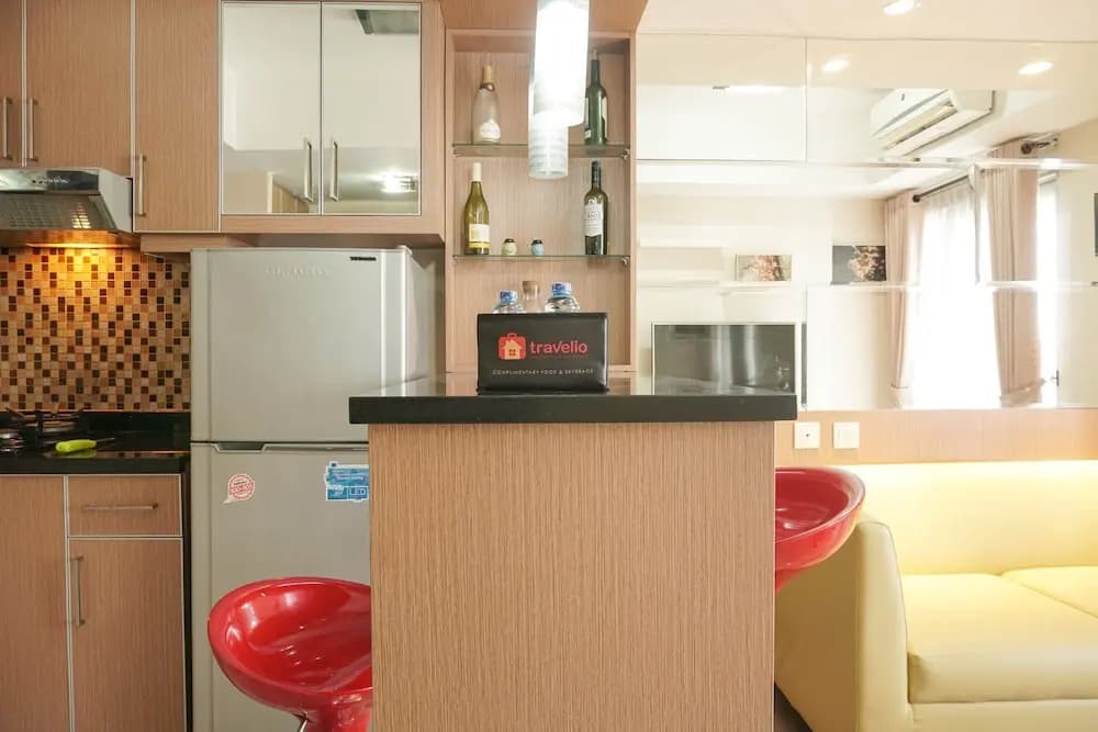 Strategic Location 1BR The Wave Apartment with City View - photo 13