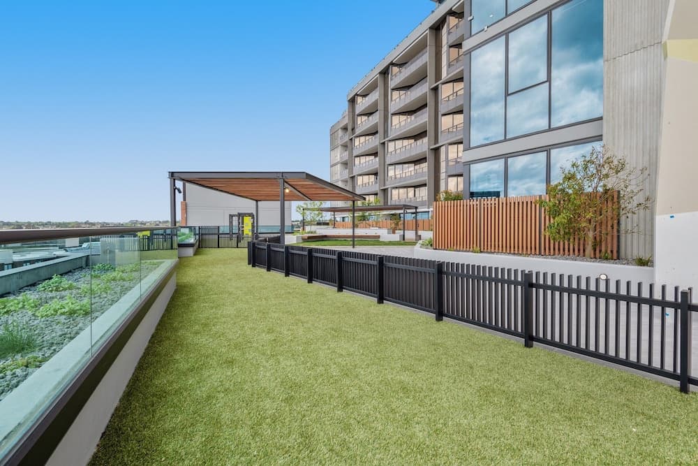 Generous 2-bed Apartment With Great Amenities - photo 10