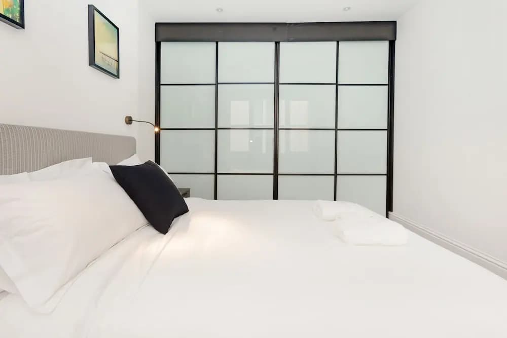 2 Bdr Queens Gardens by the Residences - photo 6
