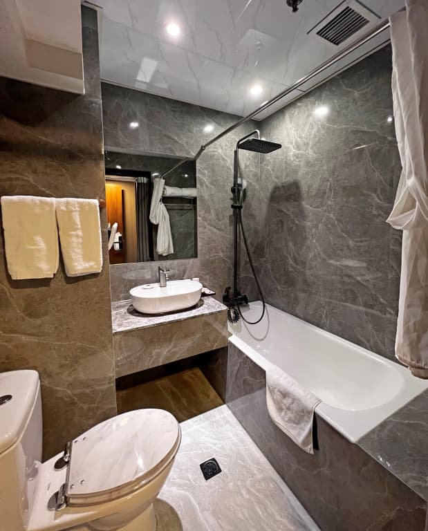 Hennessy Hotel - photo 8