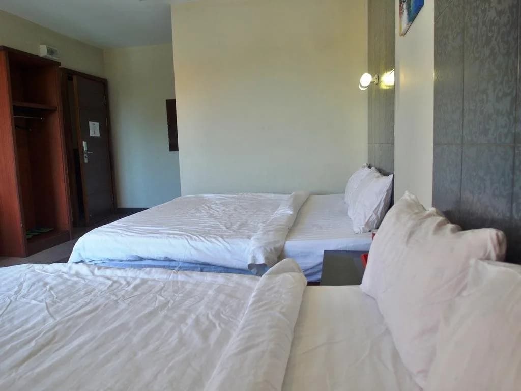 682 Lodge by OYO Rooms - photo 2