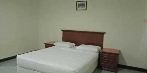 The Upper Deck Hotel - photo 8