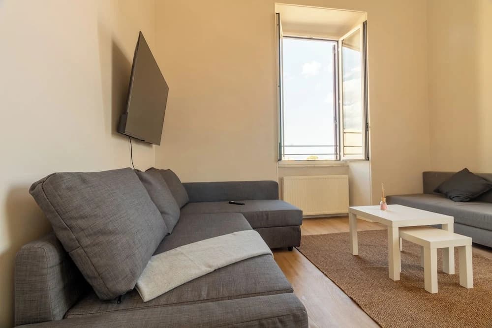Joe Litty Guesthouse - photo 11
