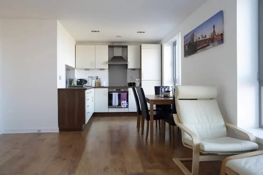 Modern Apartment in Leith With Sea Views - photo 14
