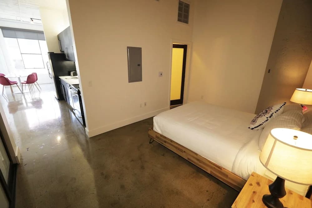 Downtown Lofty Suites - photo 5