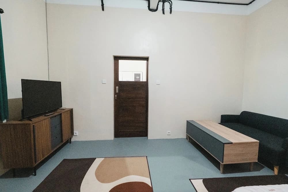 Urban Haven Residence - photo 2