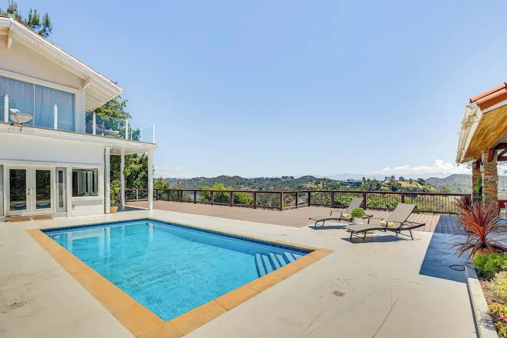 Private Pool, Mtn & Lake View! Los Angeles Home - photo 24