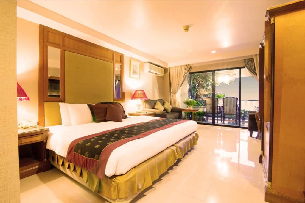 Diamond City Hotel - photo 4