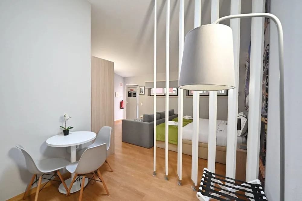 Famous Crows Lisbon Suites - photo 10