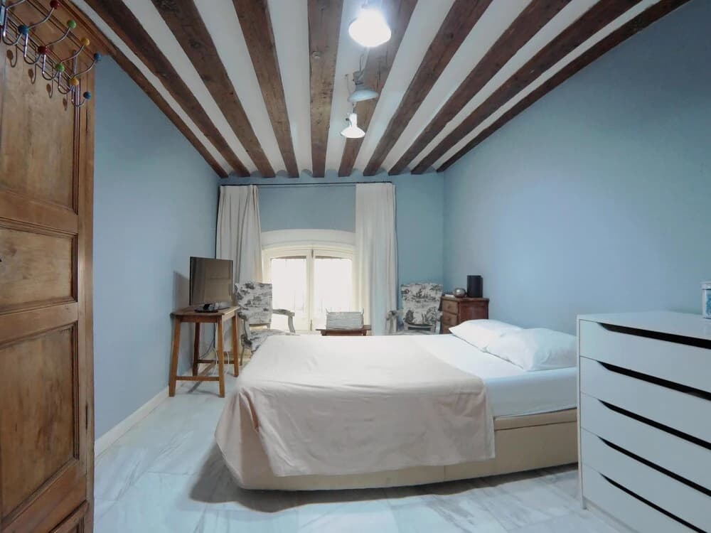 Apartamento en Cortes, a 600m de Sol - photo 1
