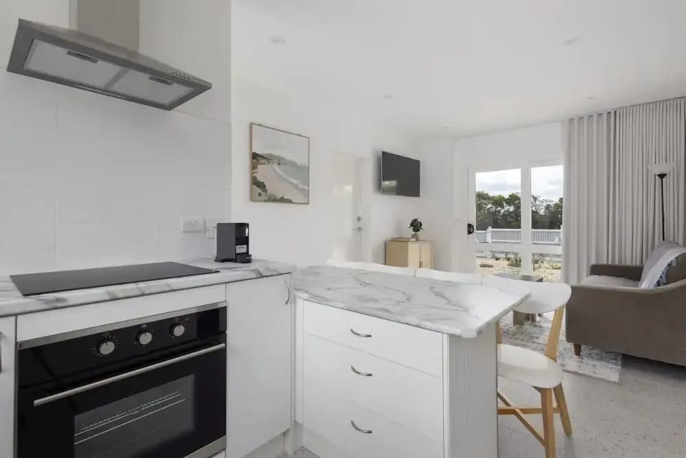 Peaceful 2-bed Apartment in Coastal Mccrae - photo 5